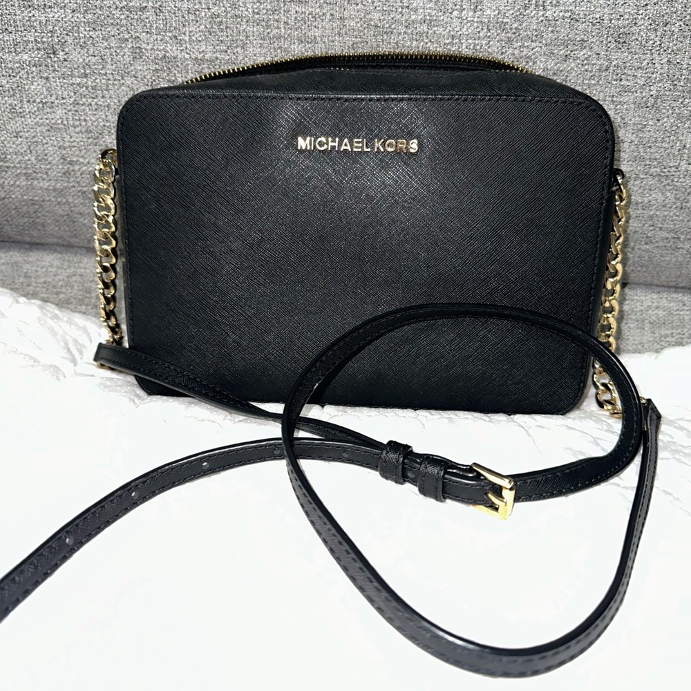 Michael kors sling bag like new
